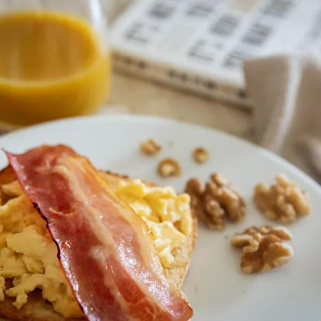 Bed & Breakfast Armacera 4*